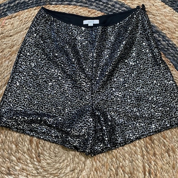 DEANE Shorts - Picture 1 of 4